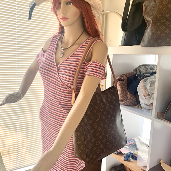 Authentic Louis Vuitton Looping GM - Picture 8 of 8